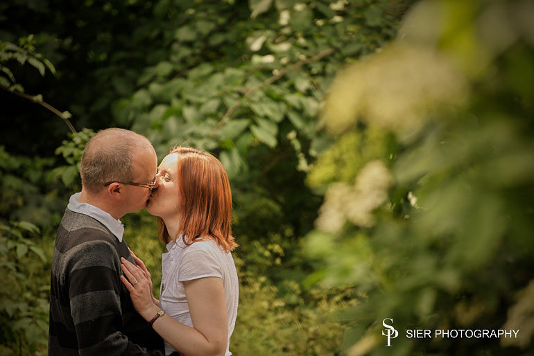 Engagement photography in Norfolk Heritage Park in Sheffield, South Yorkshire